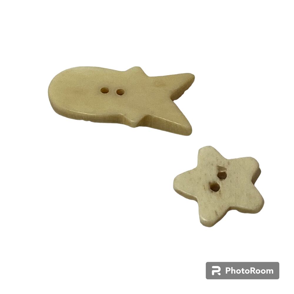 Fish Starfish Toggle Buttons Plastic Realistic Carved Bone 2 Hole Sew Through - Picture 11 of 12